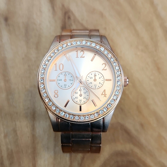 Blingy Jewelry Bundle, Necklace, Bracelet, Watch, Gold & Silver Tones - Picture 4 of 4